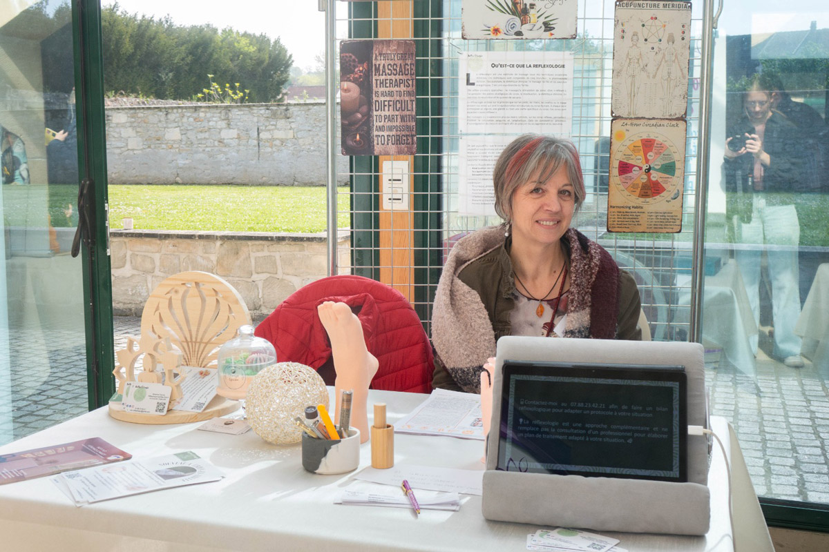 praticienne-internvenant-salon-bien-etre